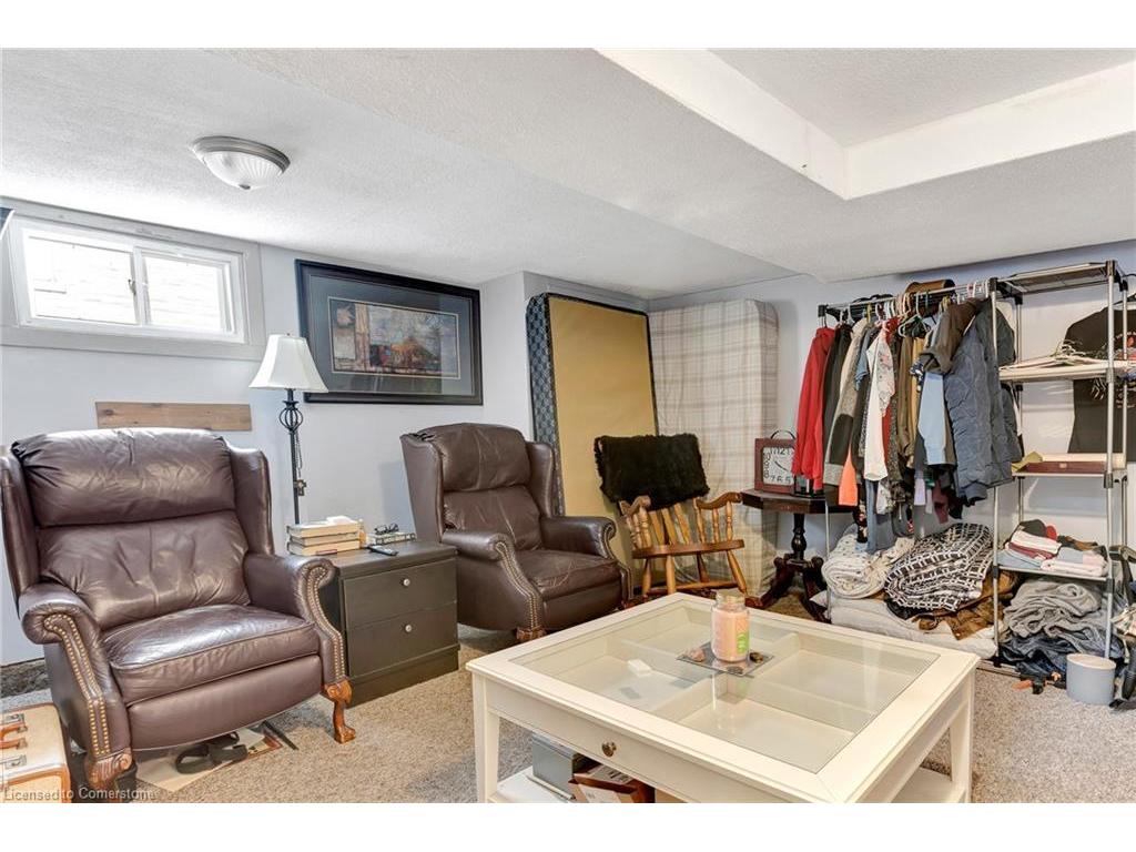 









8


Wright

Avenue,
Cambridge,




ON
N1R 1E2

