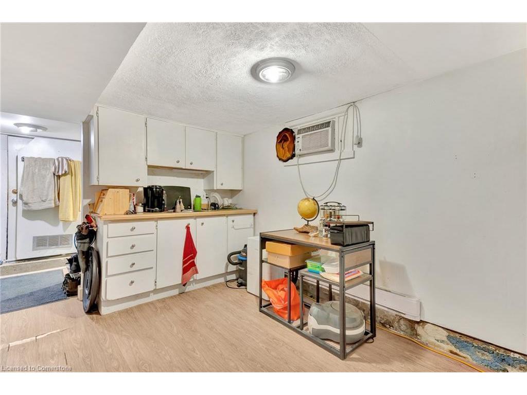 









8


Wright

Avenue,
Cambridge,




ON
N1R 1E2

