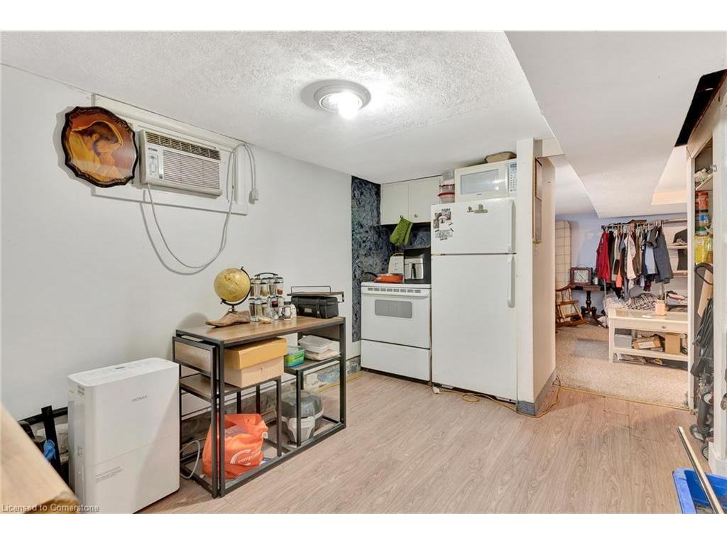 









8


Wright

Avenue,
Cambridge,




ON
N1R 1E2

