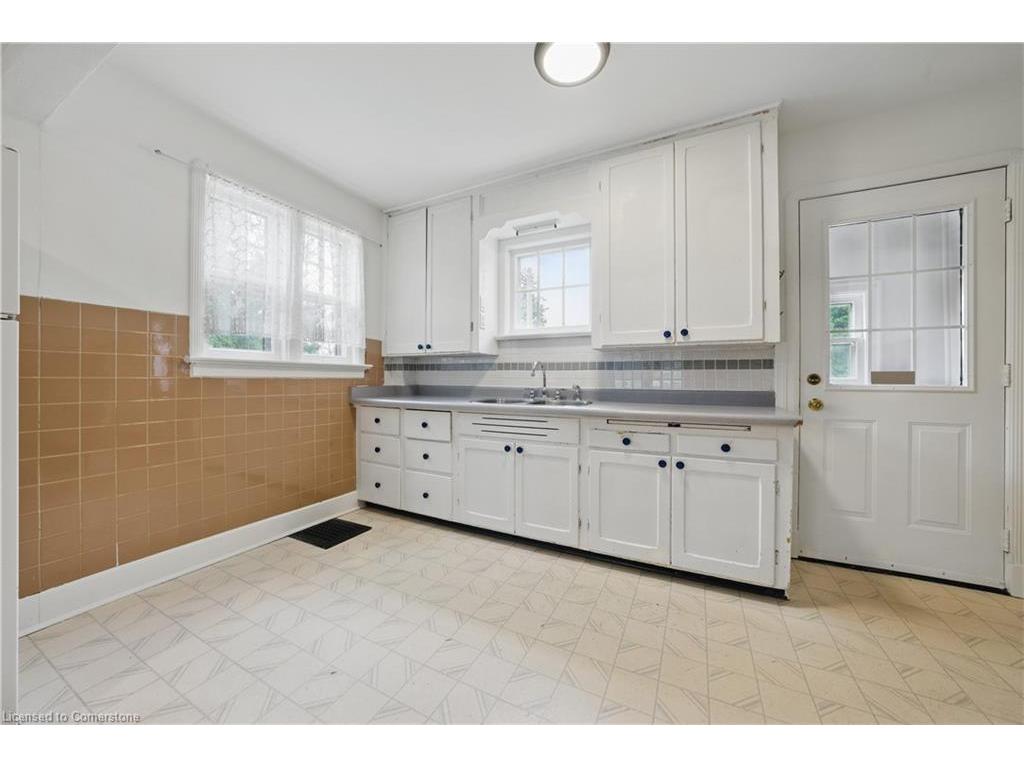 









234


Waterloo

Street,
Kitchener,




ON
N2H 3W1

