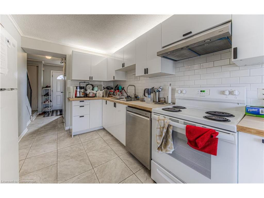 









121


University

Avenue East, 9,
Waterloo,




ON
N2J 4J1

