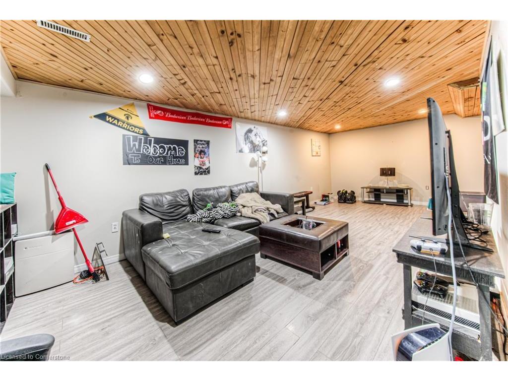 









121


University

Avenue East, 9,
Waterloo,




ON
N2J 4J1

