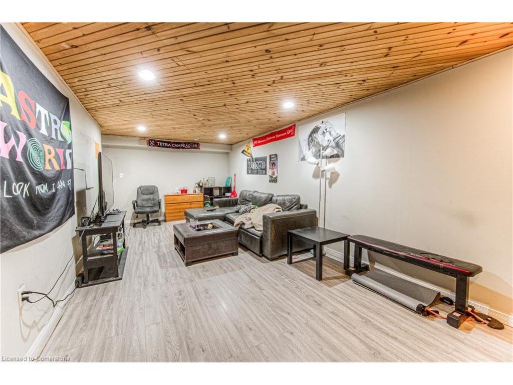 









121


University

Avenue East, 9,
Waterloo,




ON
N2J 4J1

