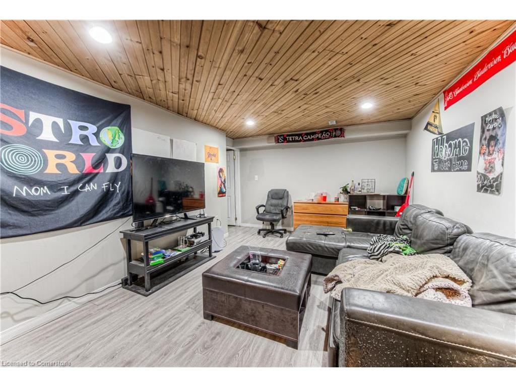 









121


University

Avenue East, 9,
Waterloo,




ON
N2J 4J1

