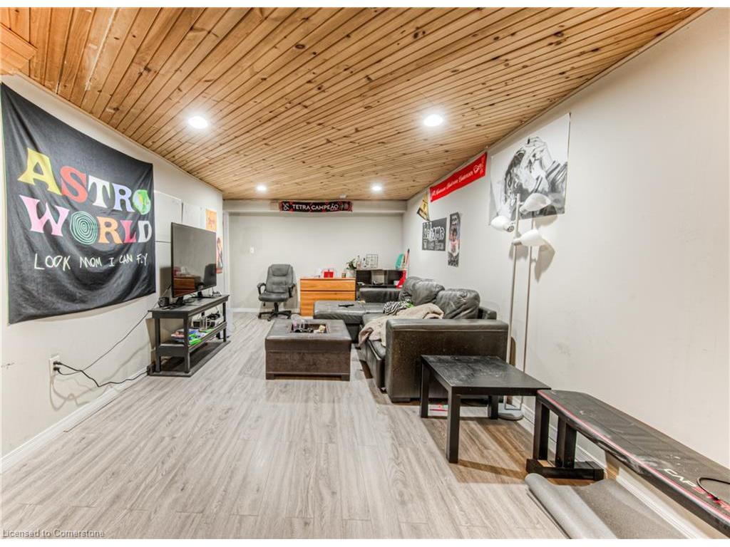 









121


University

Avenue East, 9,
Waterloo,




ON
N2J 4J1

