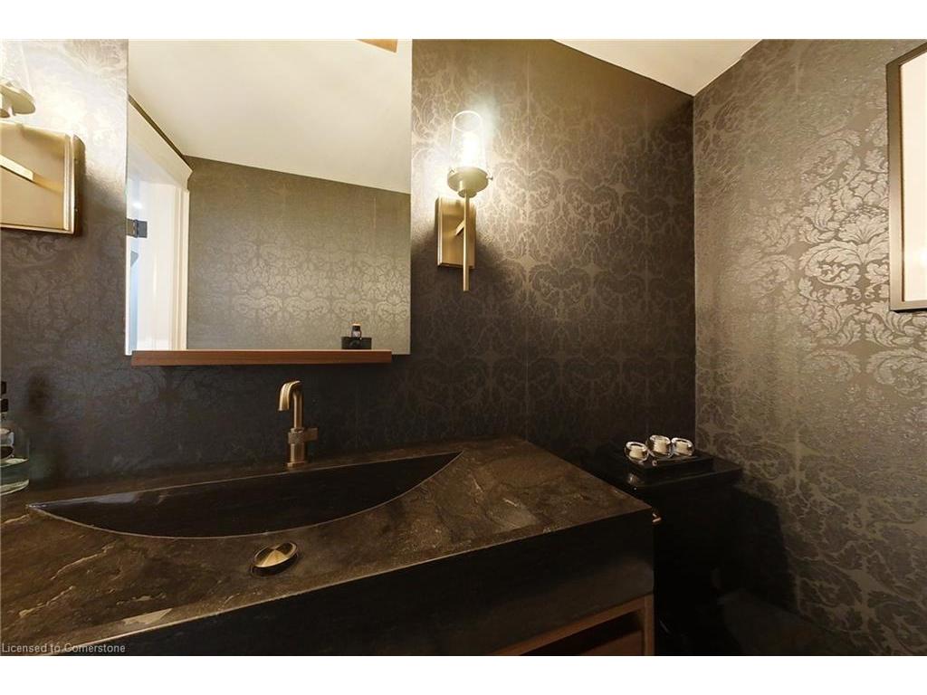 









284


Old Post

Road,
Waterloo,




ON
N2L 5C1

