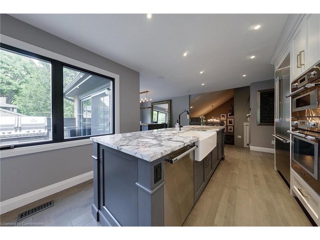 









284


Old Post

Road,
Waterloo,




ON
N2L 5C1

