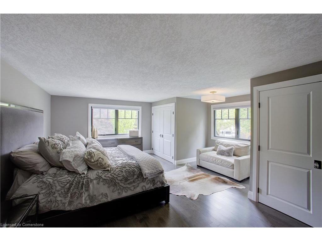









284


Old Post

Road,
Waterloo,




ON
N2L 5C1

