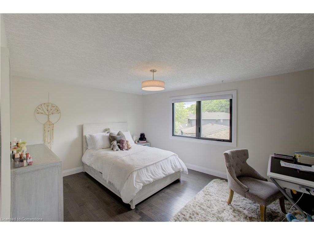 









284


Old Post

Road,
Waterloo,




ON
N2L 5C1

