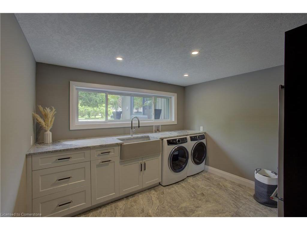 









284


Old Post

Road,
Waterloo,




ON
N2L 5C1

