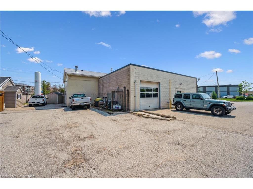 









935


St David

Street North,
Fergus,




ON
N1M 2W3

