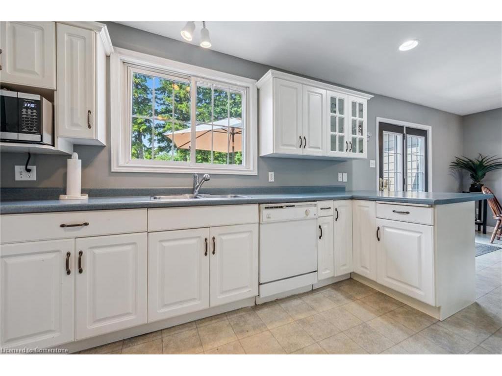 









935


St David

Street North,
Fergus,




ON
N1M 2W3

