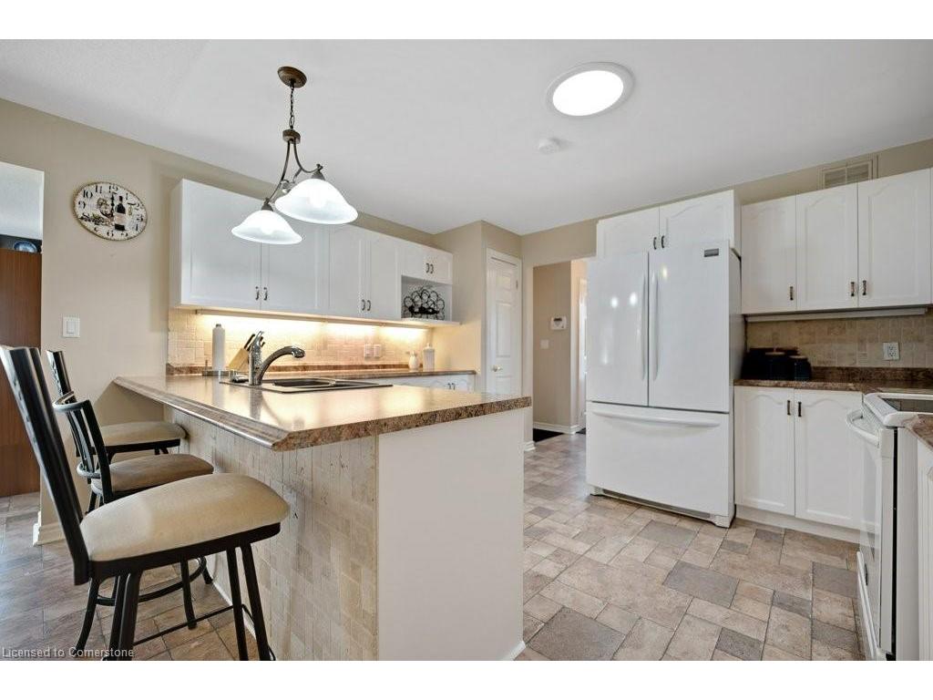 









120


Kilroot

Place,
Freelton,




ON
L8B 1A5

