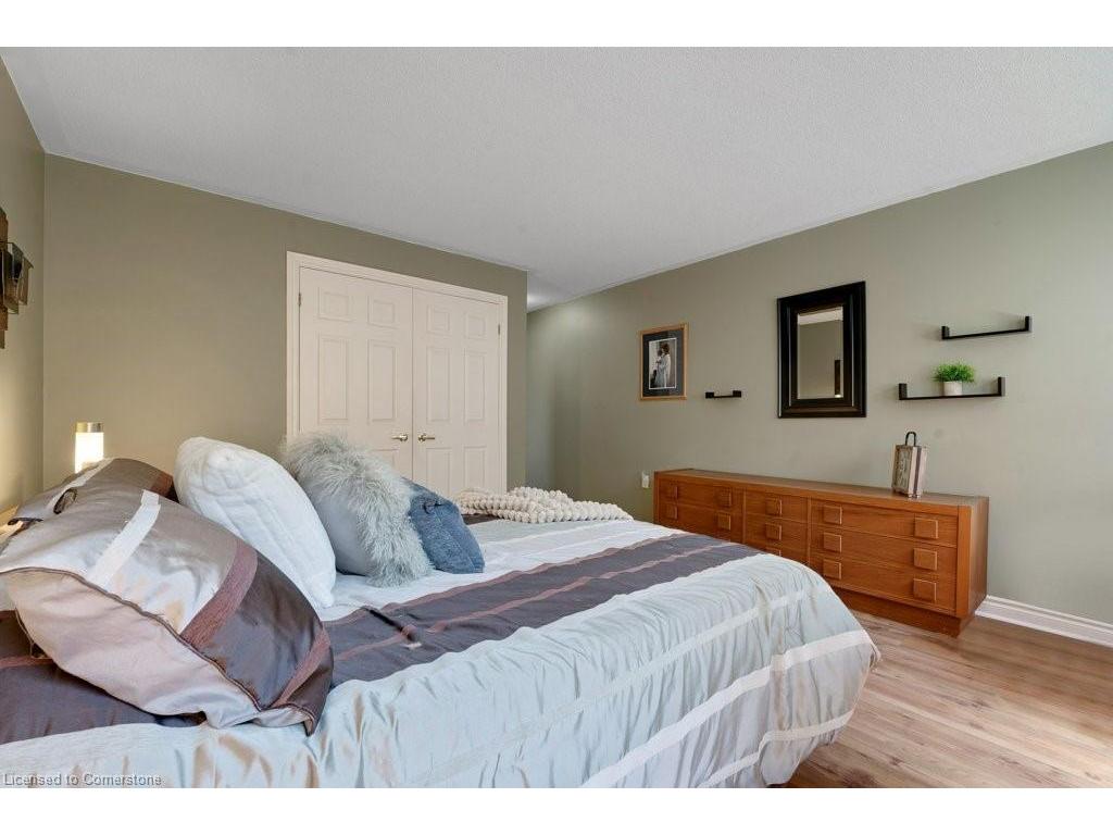 









120


Kilroot

Place,
Freelton,




ON
L8B 1A5

