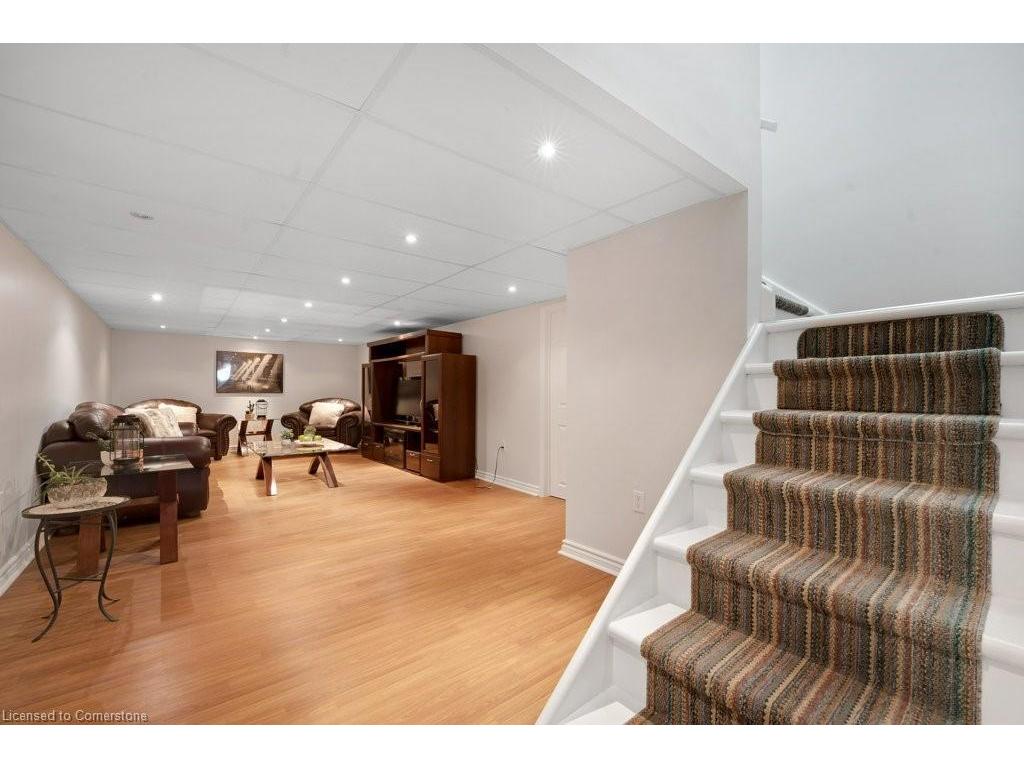 









120


Kilroot

Place,
Freelton,




ON
L8B 1A5

