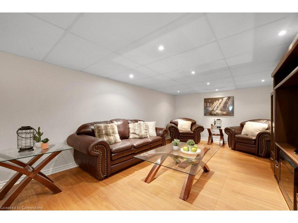 









120


Kilroot

Place,
Freelton,




ON
L8B 1A5

