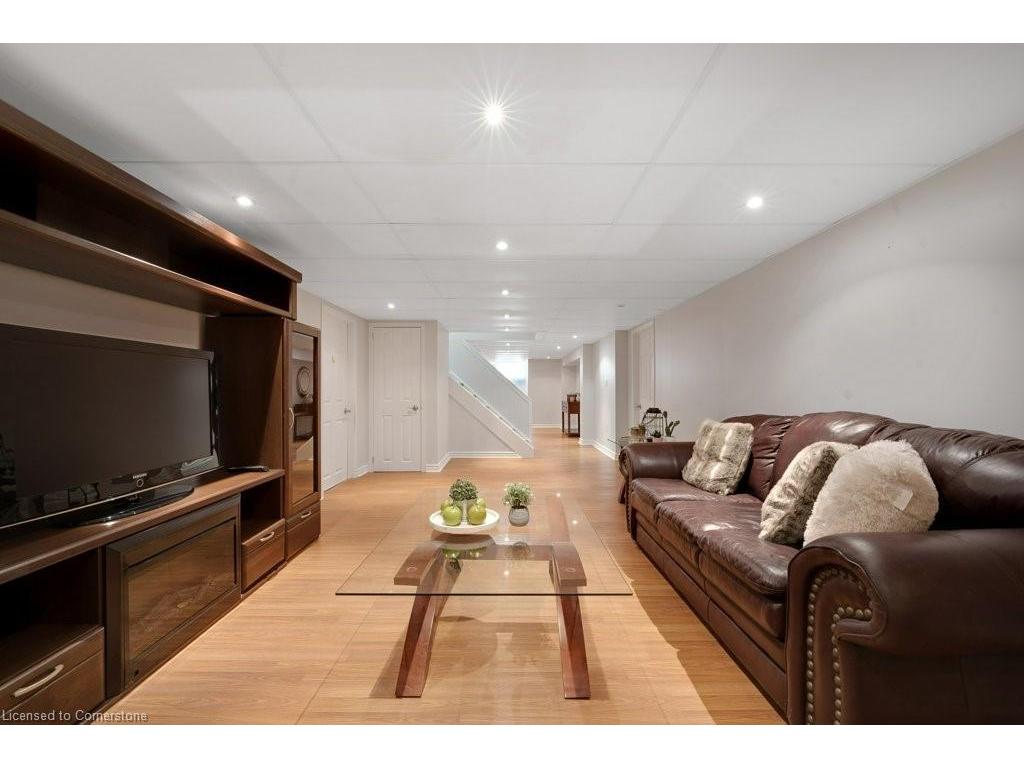 









120


Kilroot

Place,
Freelton,




ON
L8B 1A5

