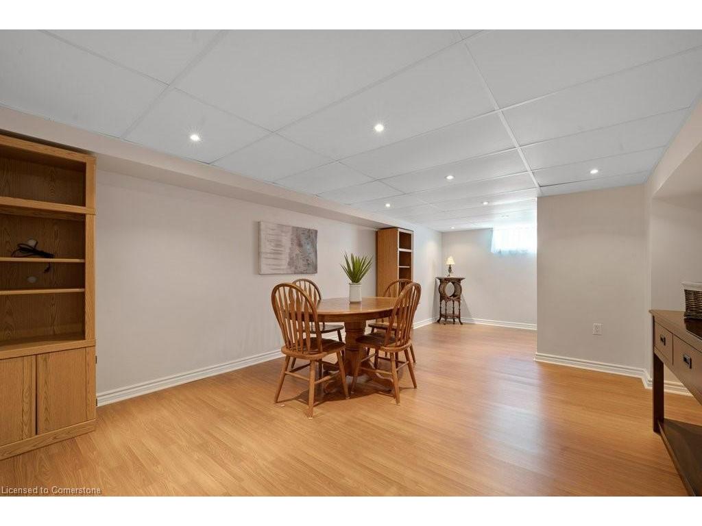 









120


Kilroot

Place,
Freelton,




ON
L8B 1A5


