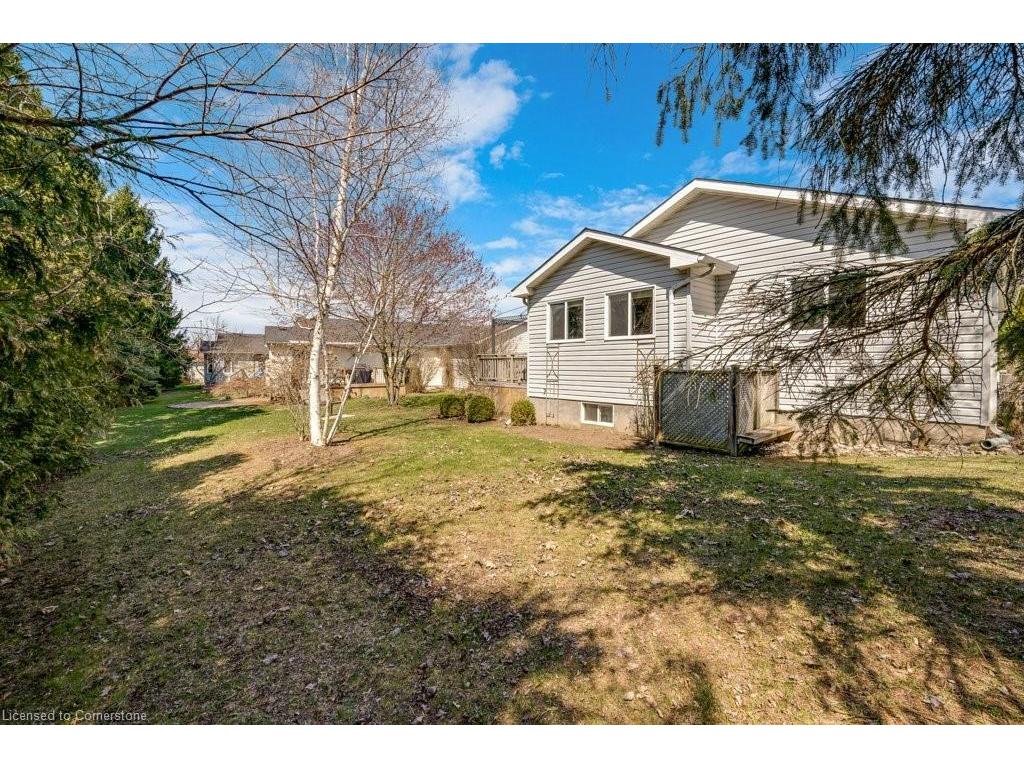 









120


Kilroot

Place,
Freelton,




ON
L8B 1A5

