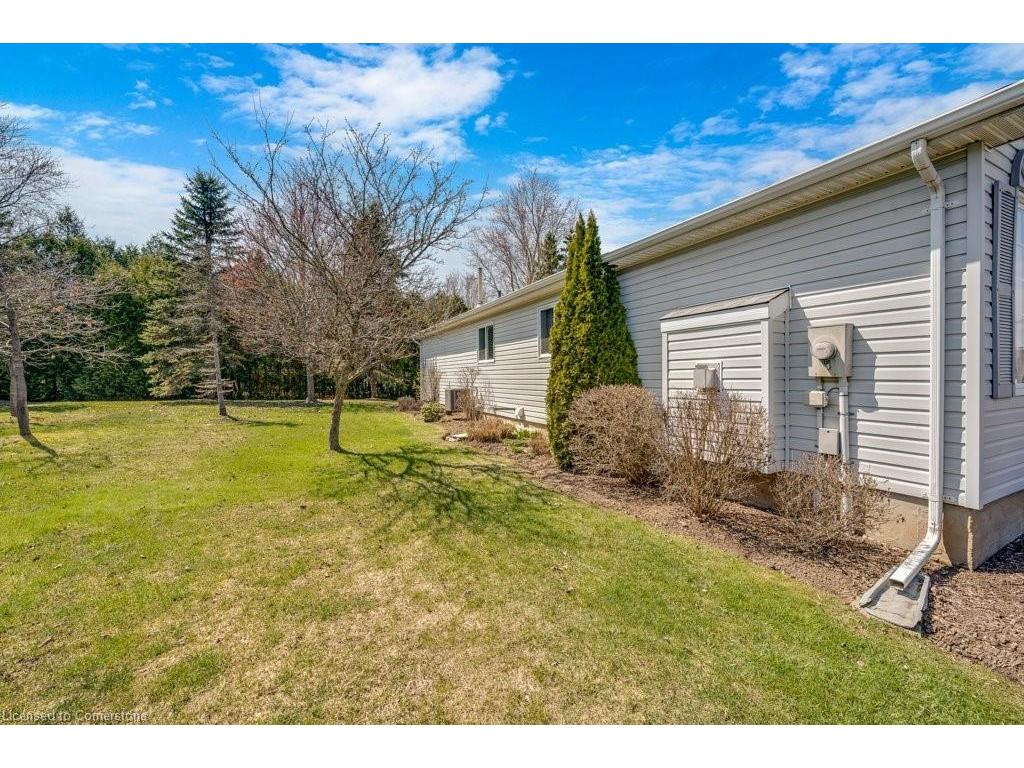 









120


Kilroot

Place,
Freelton,




ON
L8B 1A5

