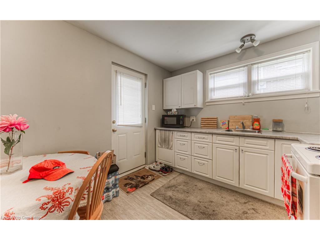 









218


Margaret

Avenue,
Kitchener,




ON
N2H 4J2

