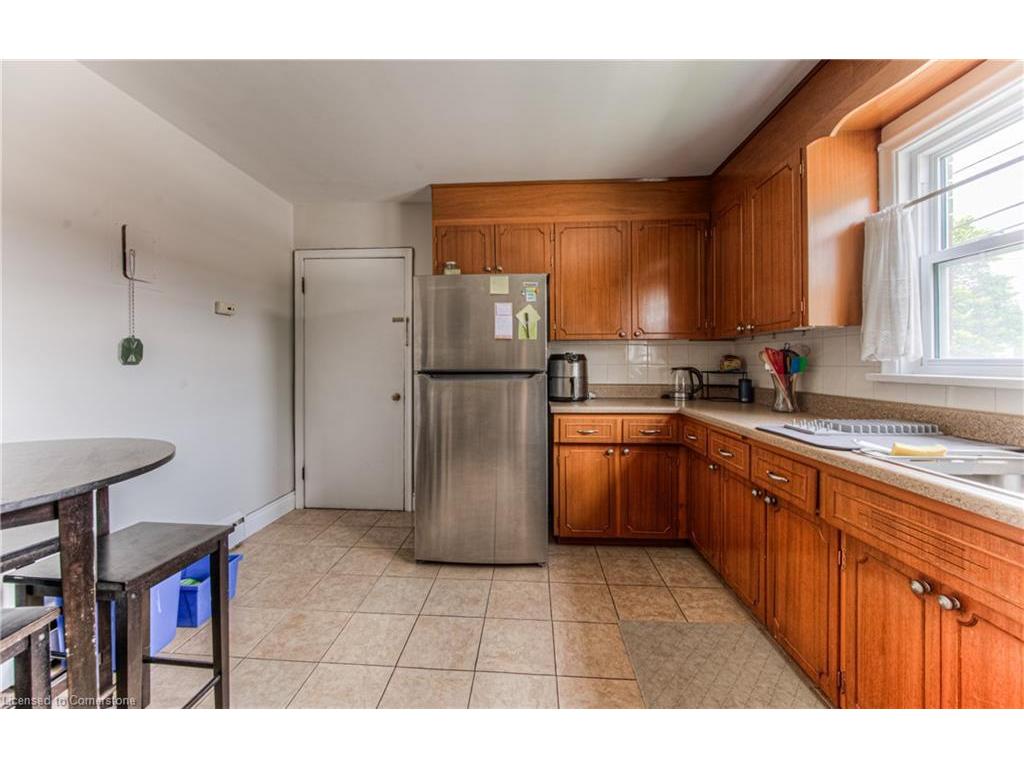 









218


Margaret

Avenue,
Kitchener,




ON
N2H 4J2

