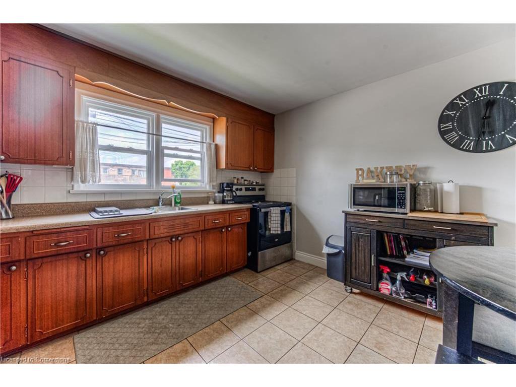 









218


Margaret

Avenue,
Kitchener,




ON
N2H 4J2

