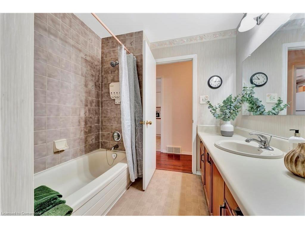 









5


Marcon

Court,
Kitchener,




ON
N2E 3G2

