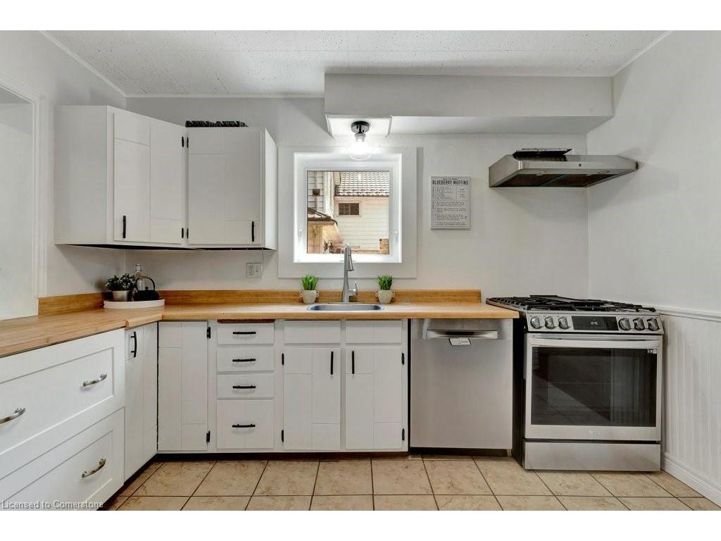 









405


Margaret

Street,
Cambridge,




ON
N3H 3X6

