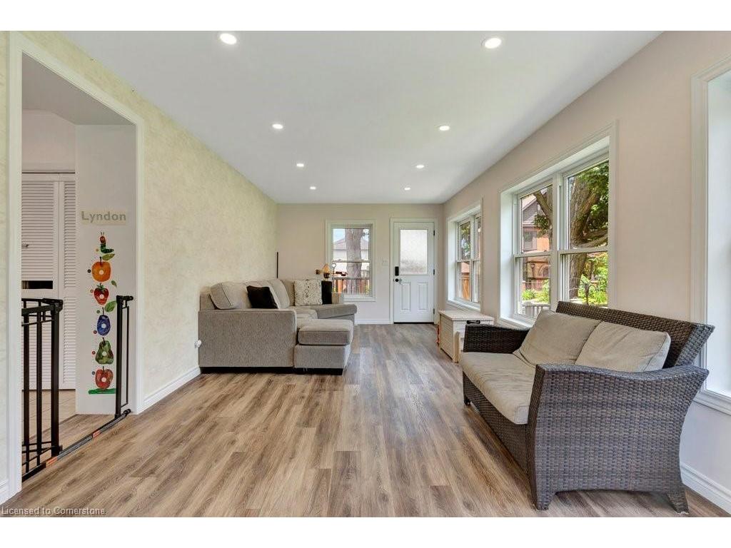 









405


Margaret

Street,
Cambridge,




ON
N3H 3X6

