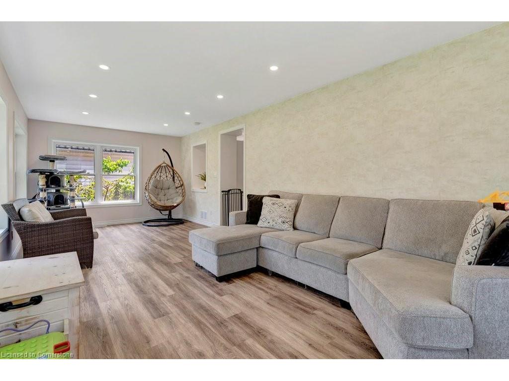 









405


Margaret

Street,
Cambridge,




ON
N3H 3X6

