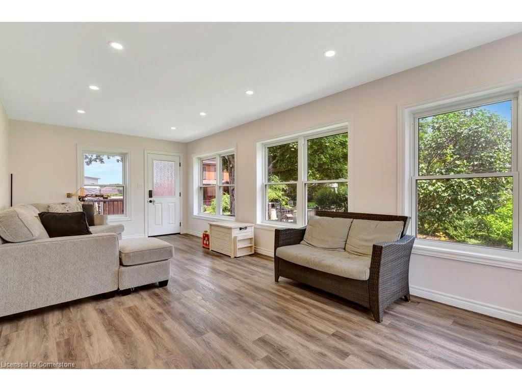 









405


Margaret

Street,
Cambridge,




ON
N3H 3X6

