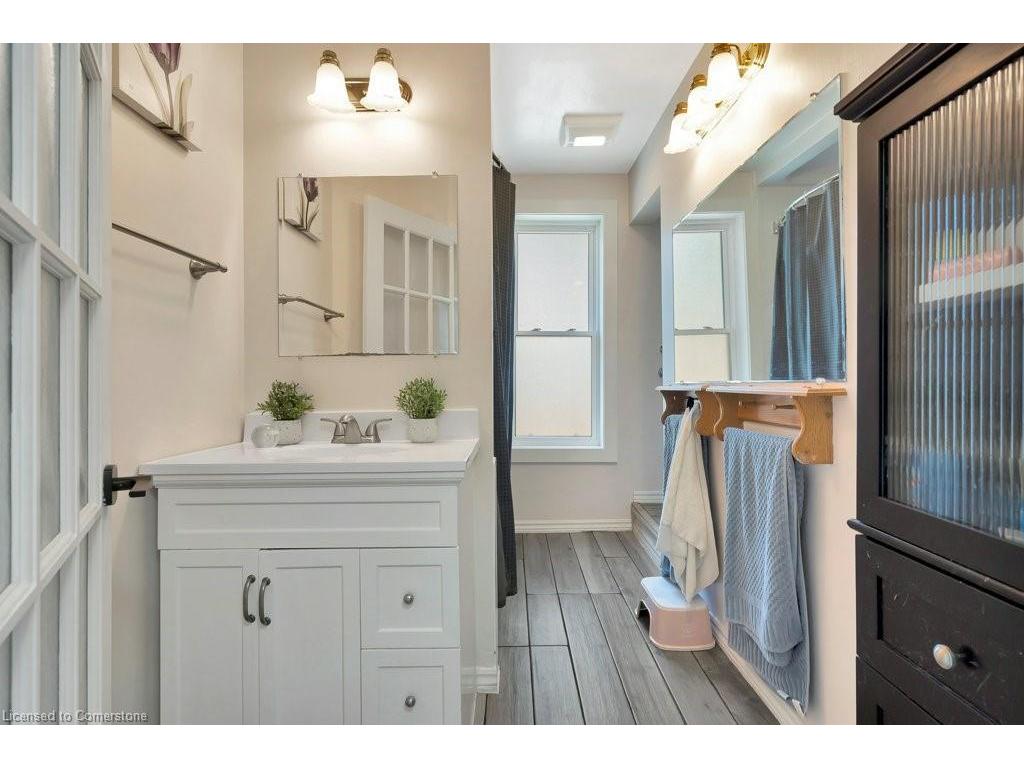 









405


Margaret

Street,
Cambridge,




ON
N3H 3X6

