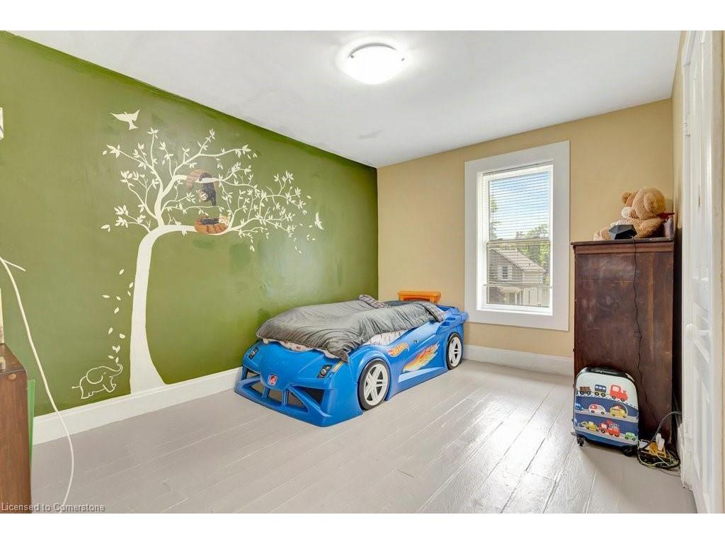 









405


Margaret

Street,
Cambridge,




ON
N3H 3X6


