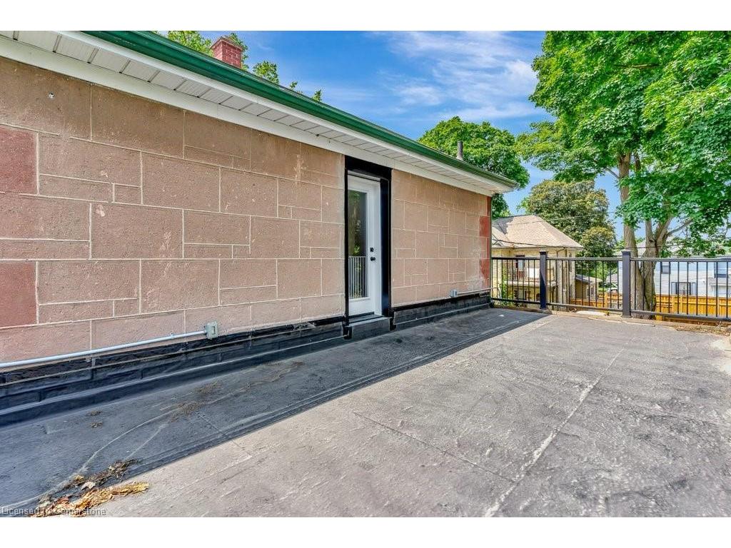 









405


Margaret

Street,
Cambridge,




ON
N3H 3X6

