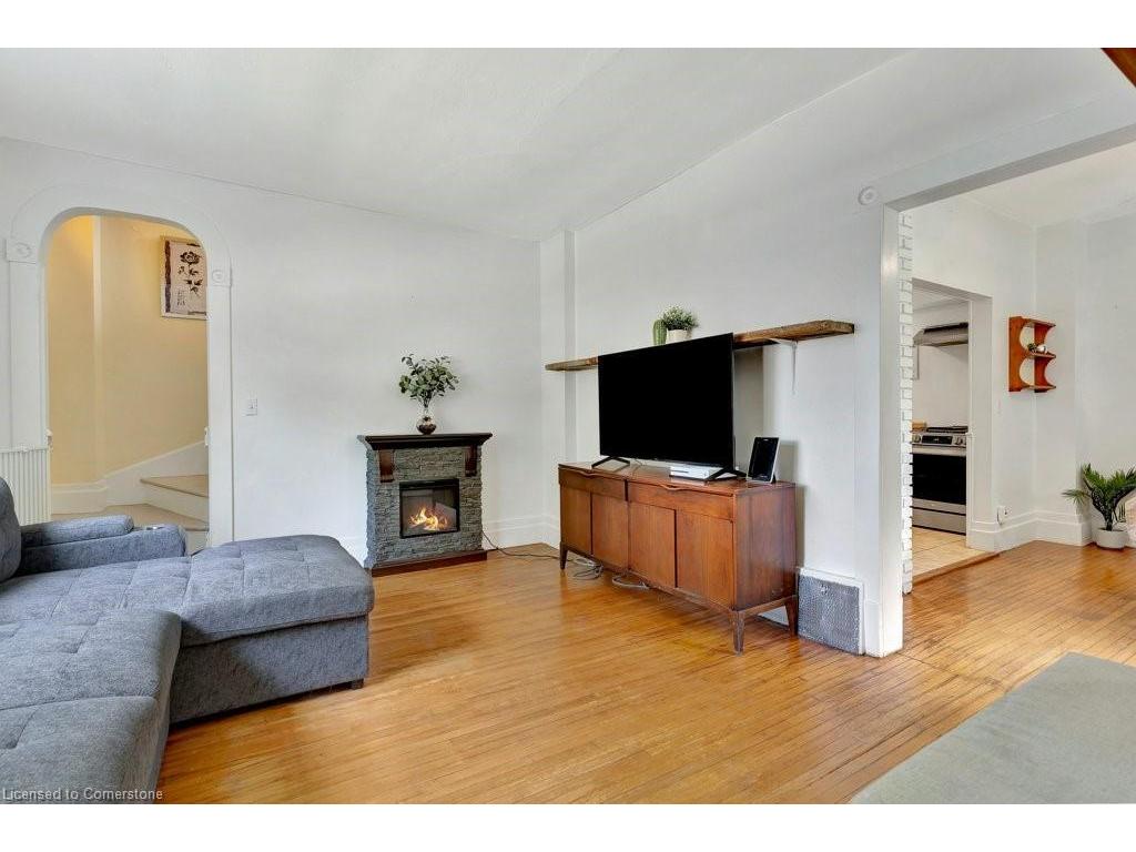









405


Margaret

Street,
Cambridge,




ON
N3H 3X6

