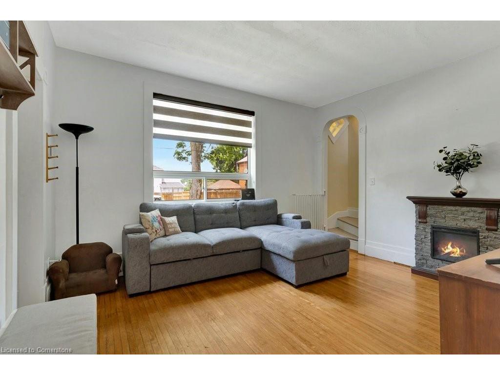 









405


Margaret

Street,
Cambridge,




ON
N3H 3X6

