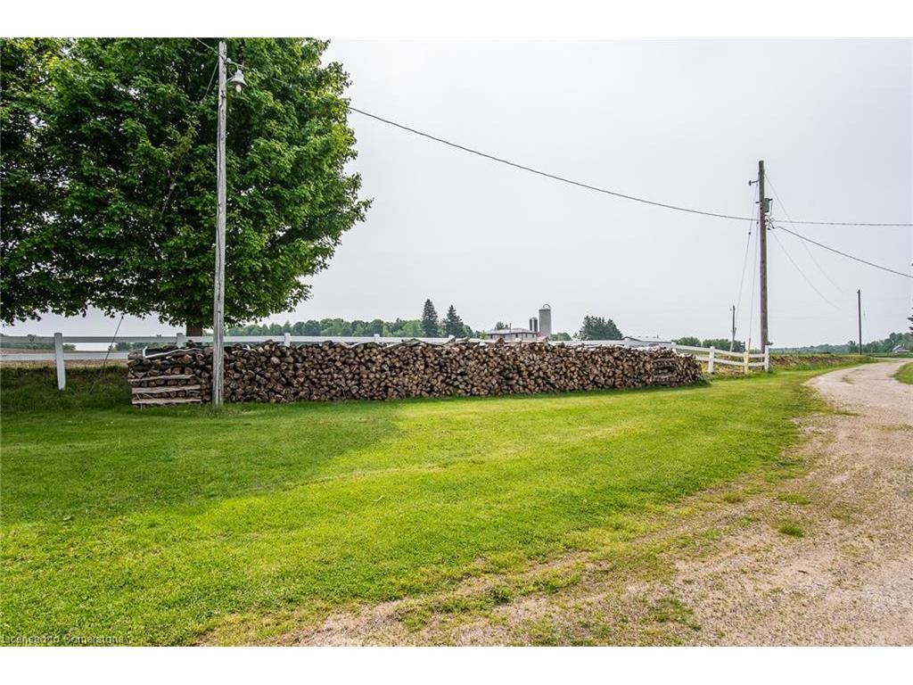 









4385


Hessen Strasse

,
Wellesley,







ON
N0B 2T0

