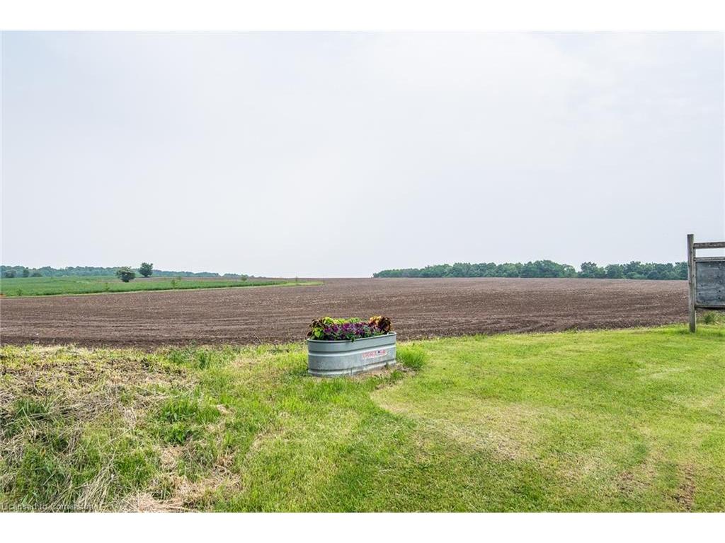 









4385


Hessen Strasse

,
Wellesley,







ON
N0B 2T0

