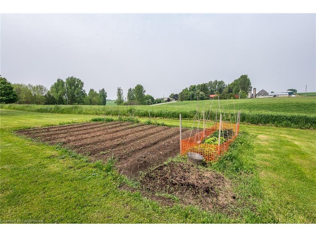 









4385


Hessen Strasse

,
Wellesley,







ON
N0B 2T0

