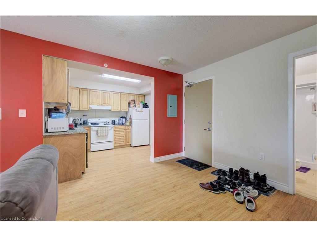 









392


Albert

Street, 204,
Waterloo,




ON
N2L 3V1

