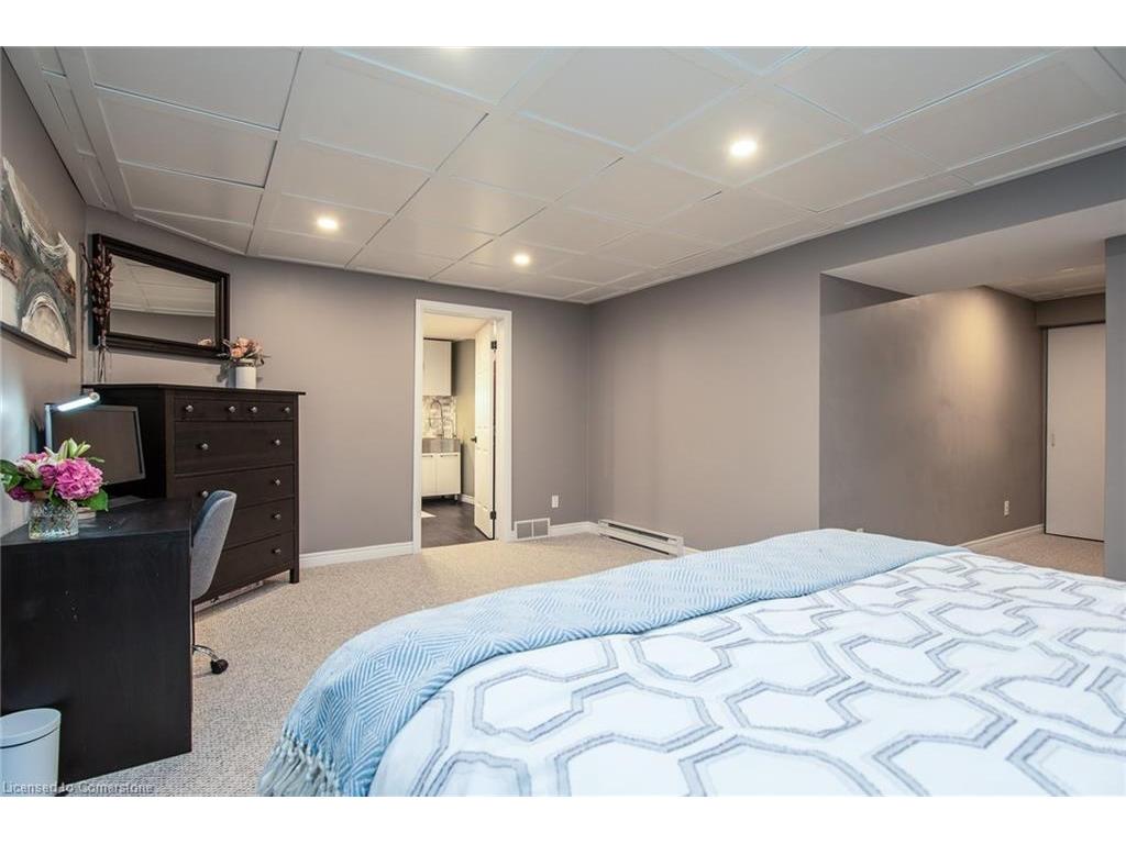 









518


Baringham

Place,
Waterloo,




ON
N2T 2J4

