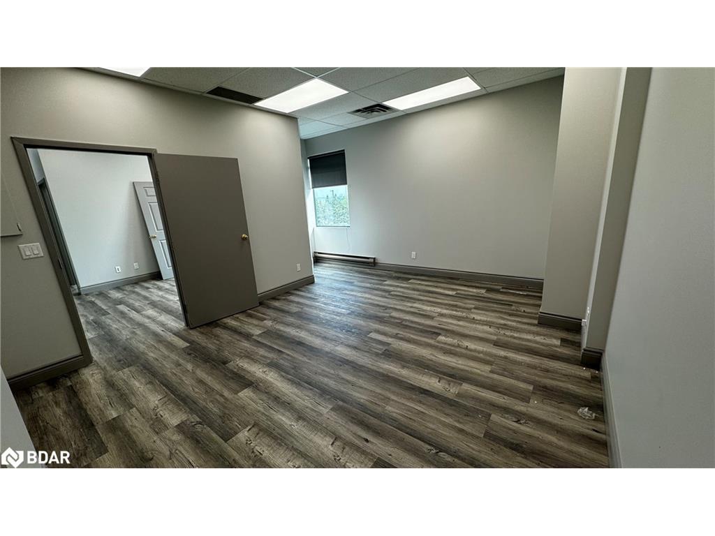 









190


Cundles

Road East, 310,
Barrie,




ON
L4M 4S5

