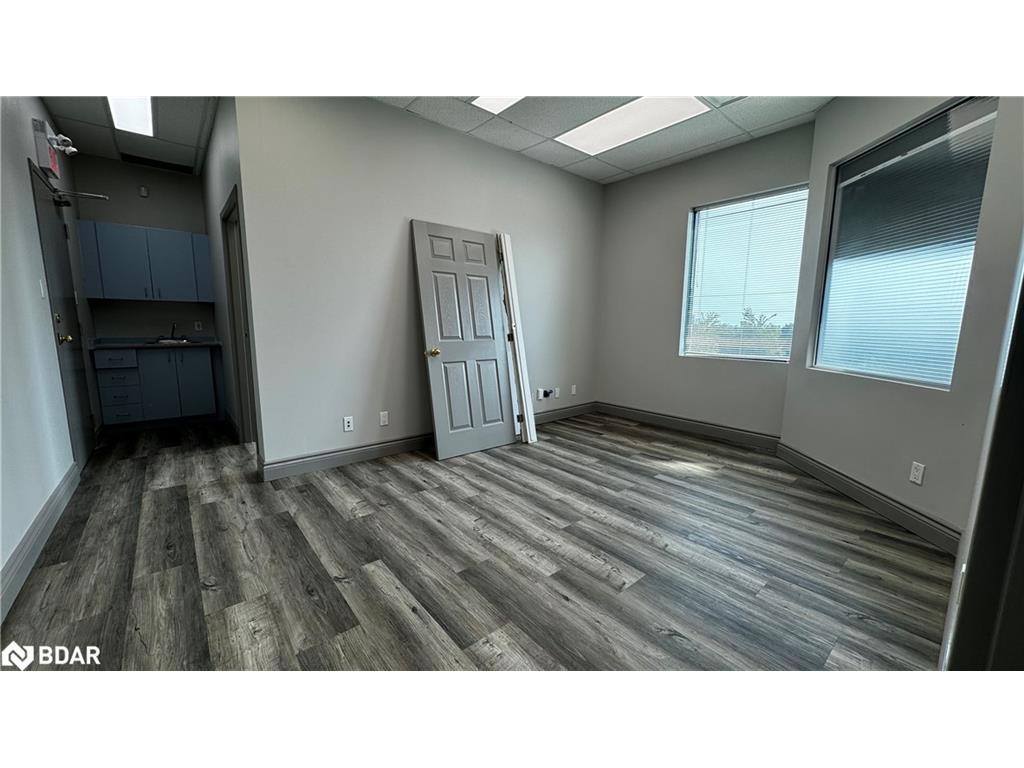 









190


Cundles

Road East, 310,
Barrie,




ON
L4M 4S5

