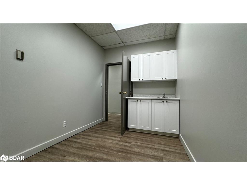 









190


Cundles

Road East, 201D,
Barrie,




ON
L4M 4S5

