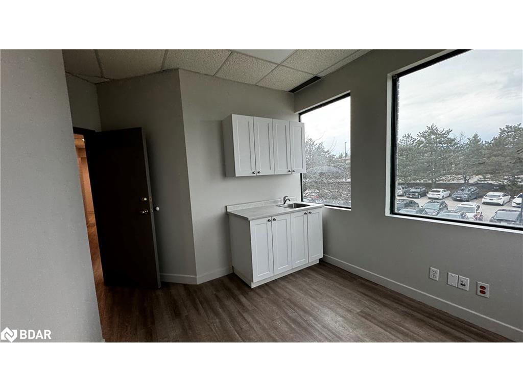 









190


Cundles

Road East, 201D,
Barrie,




ON
L4M 4S5


