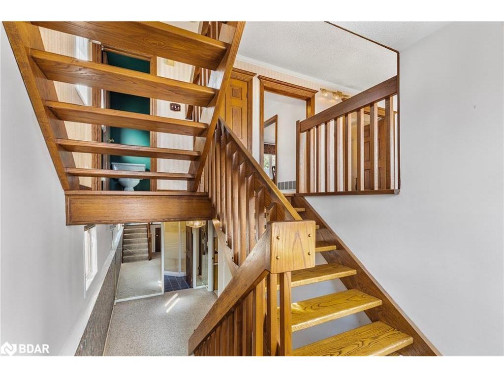 









36


Kempenfelt

Drive,
Barrie,




ON
L4M 1B9

