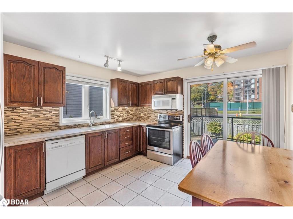 









36


Kempenfelt

Drive,
Barrie,




ON
L4M 1B9

