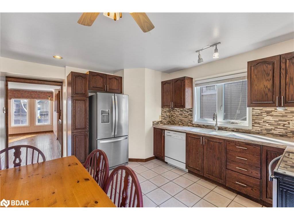 









36


Kempenfelt

Drive,
Barrie,




ON
L4M 1B9

