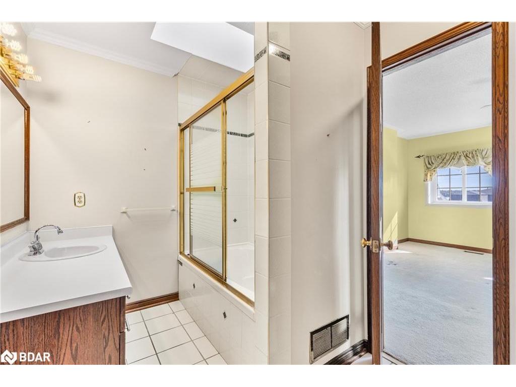 









36


Kempenfelt

Drive,
Barrie,




ON
L4M 1B9

